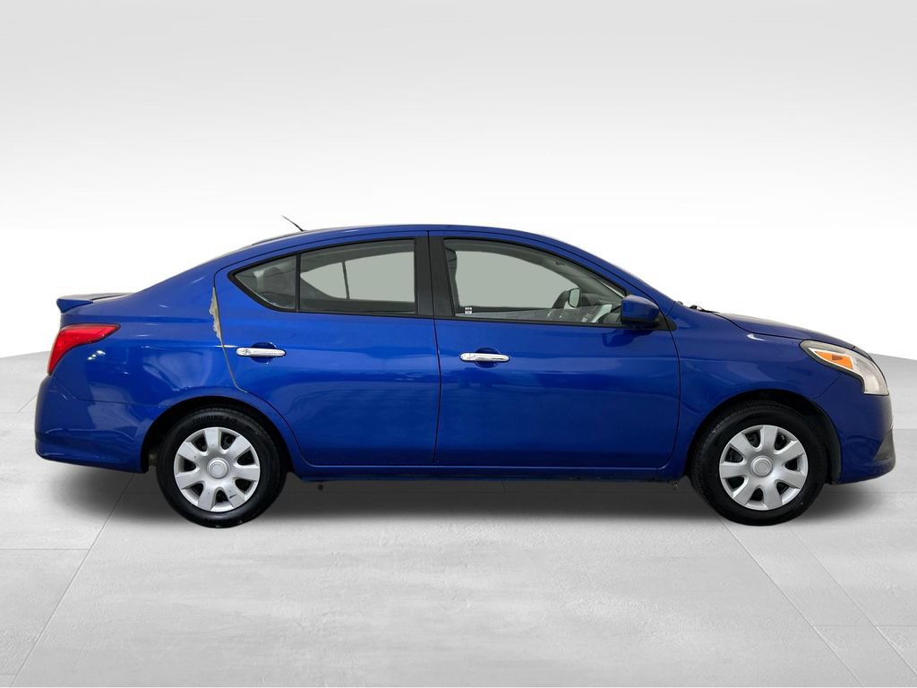 Used 2016 Nissan Versa SV FWD image 7