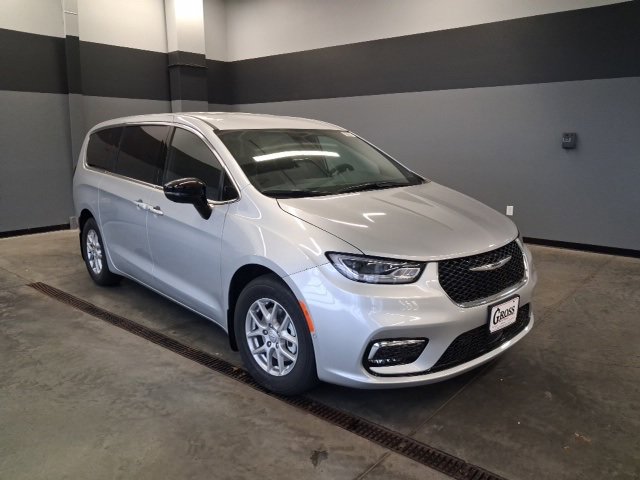 New 2026 Chrysler Pacifica Select