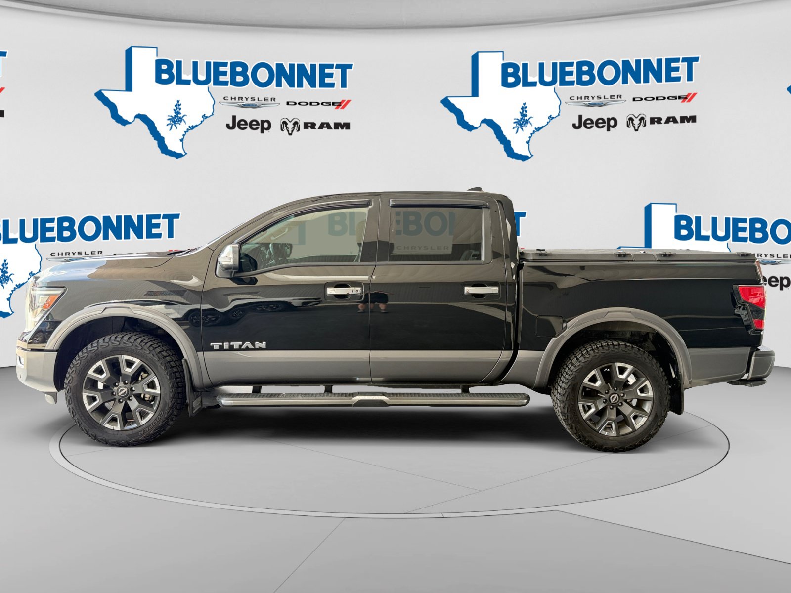 Used 2024 Nissan Titan Platinum Reserve w/ Moonroof Package AWD/4WD image 8