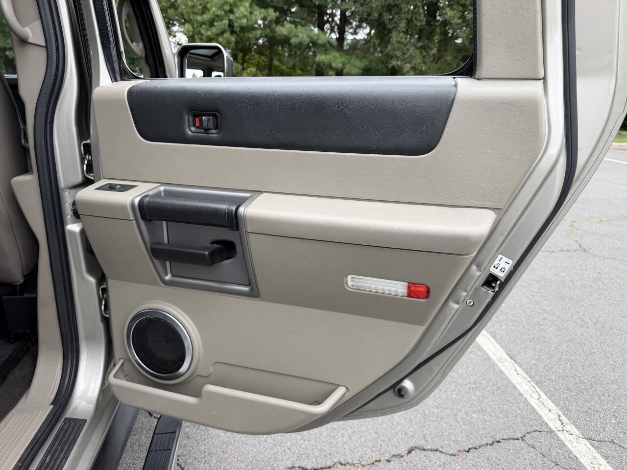 Used 2003 HUMMER H2 w/ Preferred Equipment Group AWD/4WD image 28