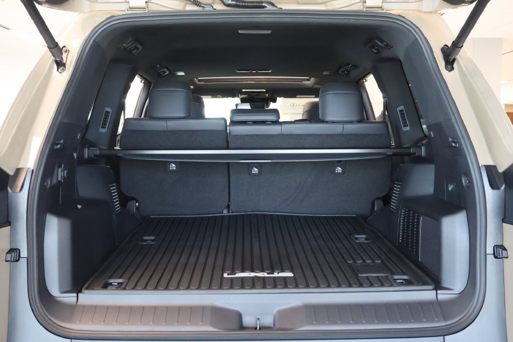 New 2026 Lexus LX 700h Overtrail AWD/4WD image 8