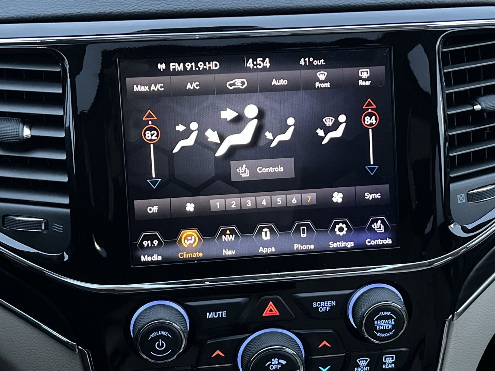 Used 2020 Jeep Grand Cherokee Limited image 21