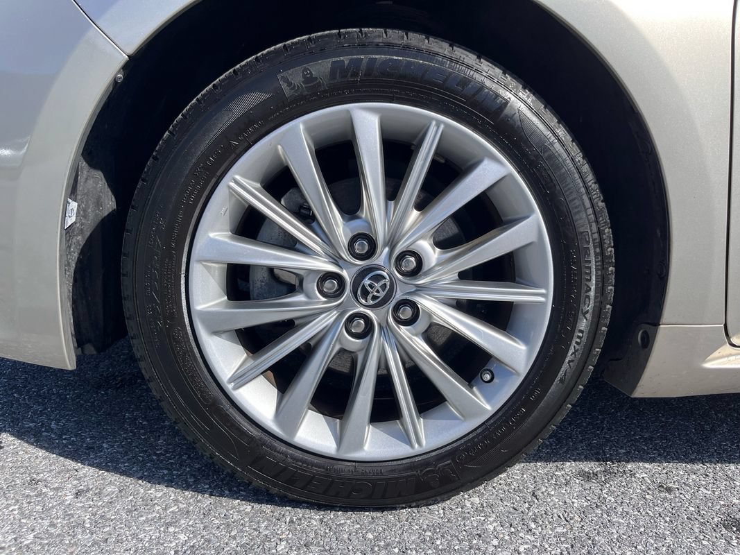 Used 2017 Toyota Avalon Limited w/ All Weather Liner Package FWD image 21