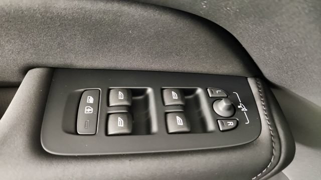 New 2026 Volvo XC60 B5 Plus w/ Climate Package AWD/4WD image 10
