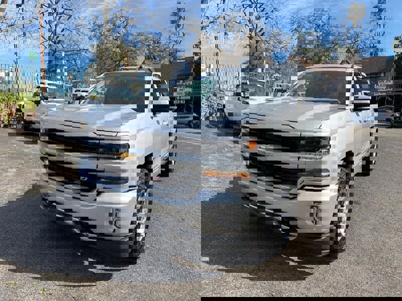 Used 2018 Chevrolet Silverado 1500 LT w/ All Star Edition AWD/4WD image 3