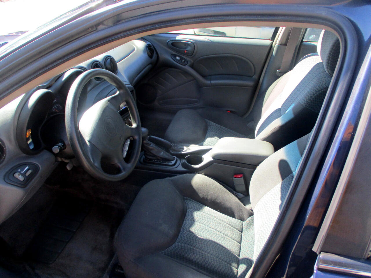 Used 2004 Pontiac Grand Am SE image 10