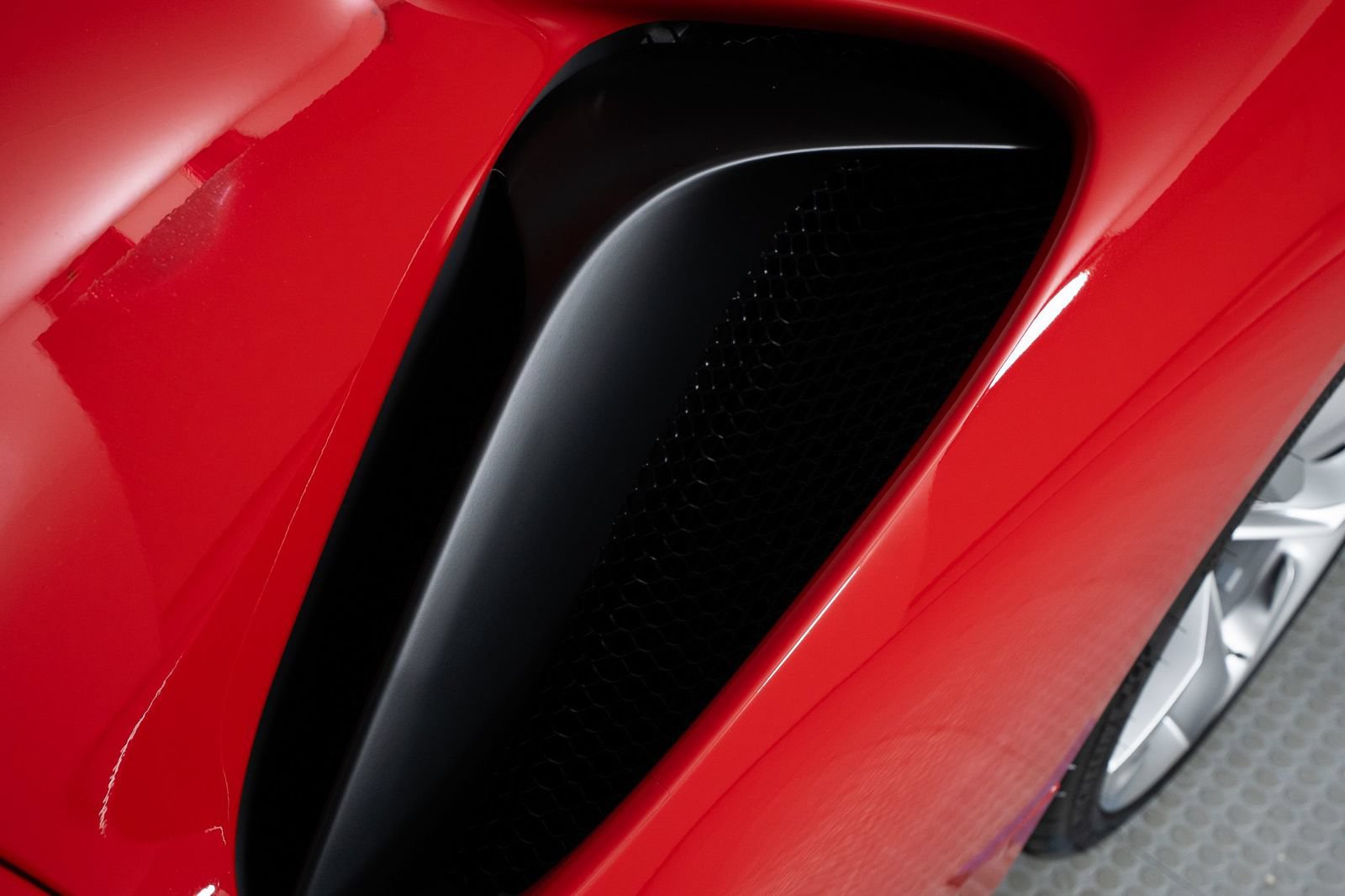 Used 2021 Ferrari SF90 Stradale AWD/4WD image 13