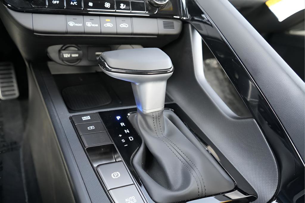 Used 2025 Hyundai Elantra SEL FWD image 30