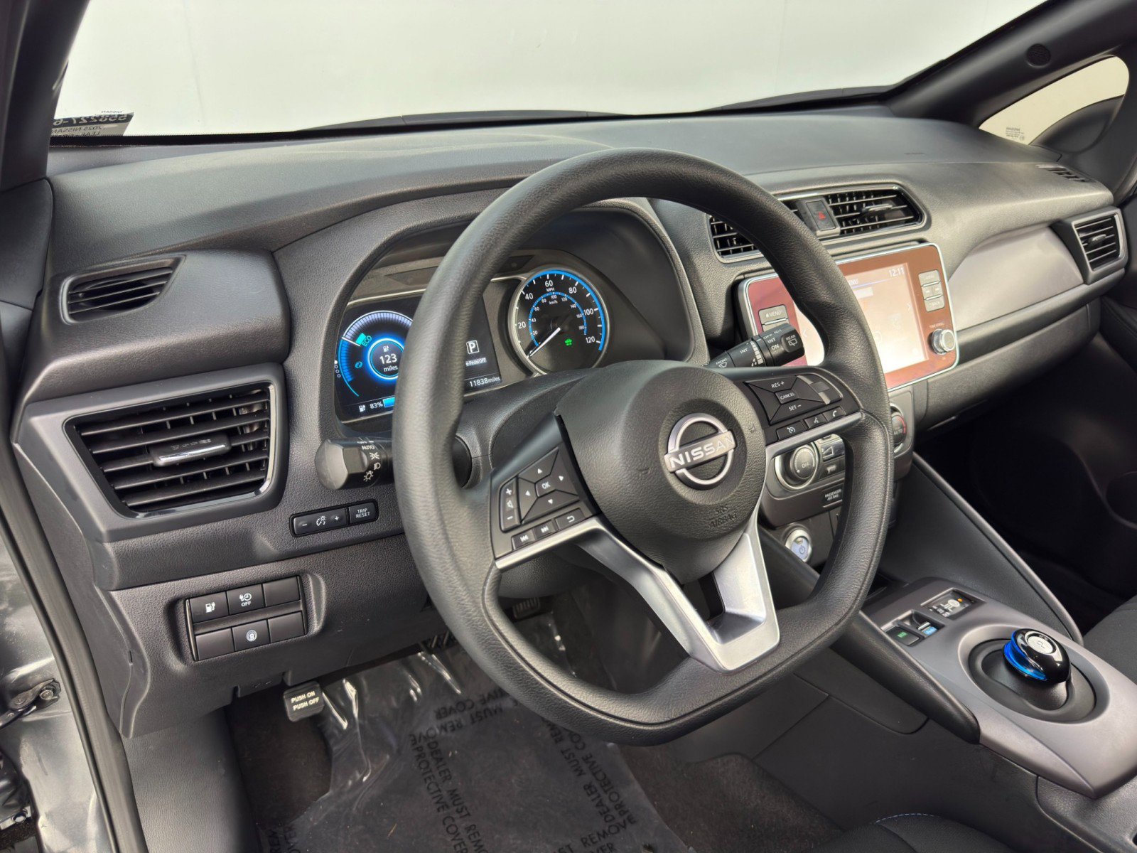 Used 2025 Nissan Leaf S image 12