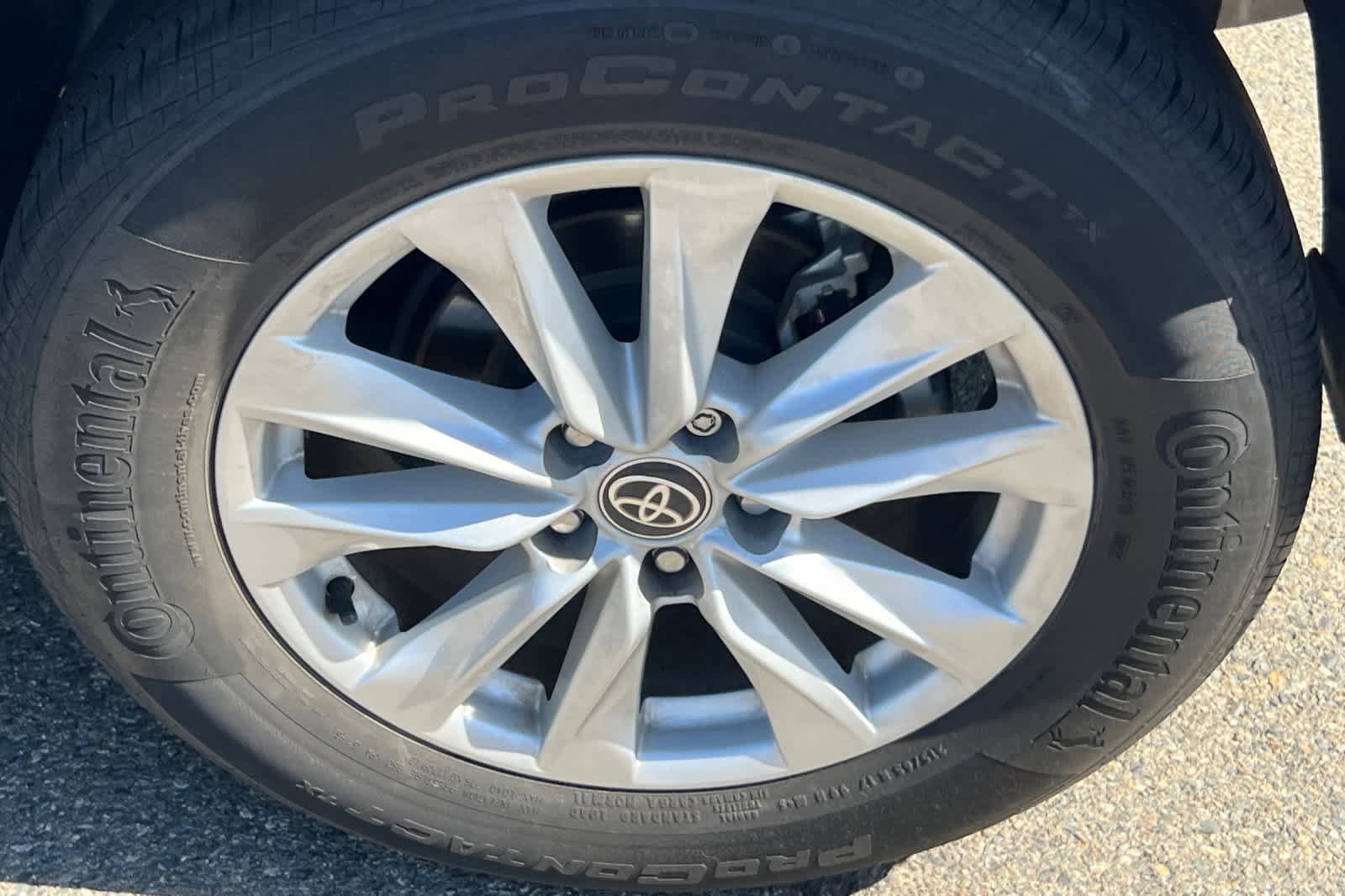 Used 2022 Toyota Corolla Cross LE w/ Moonroof Package AWD/4WD image 22