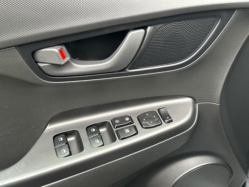 Used 2018 Hyundai Kona SEL image 16