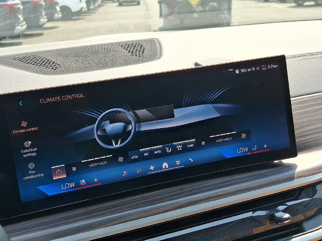 Used 2025 BMW X7 xDrive40i w/ Premium Package AWD/4WD image 17