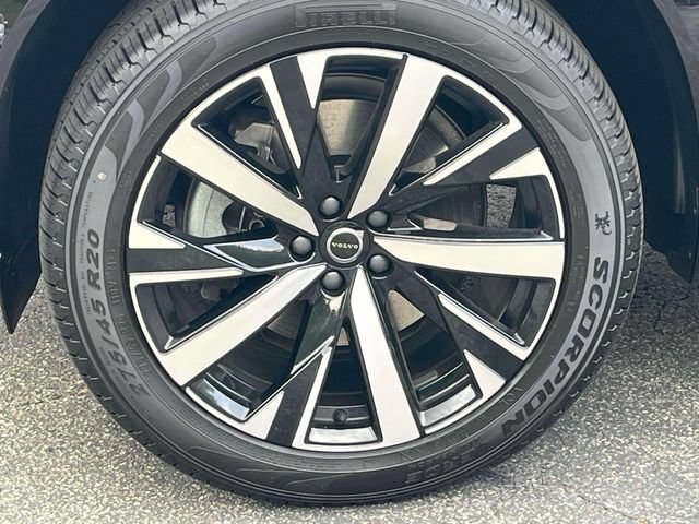 Used 2025 Volvo XC90 B5 Core AWD/4WD image 8