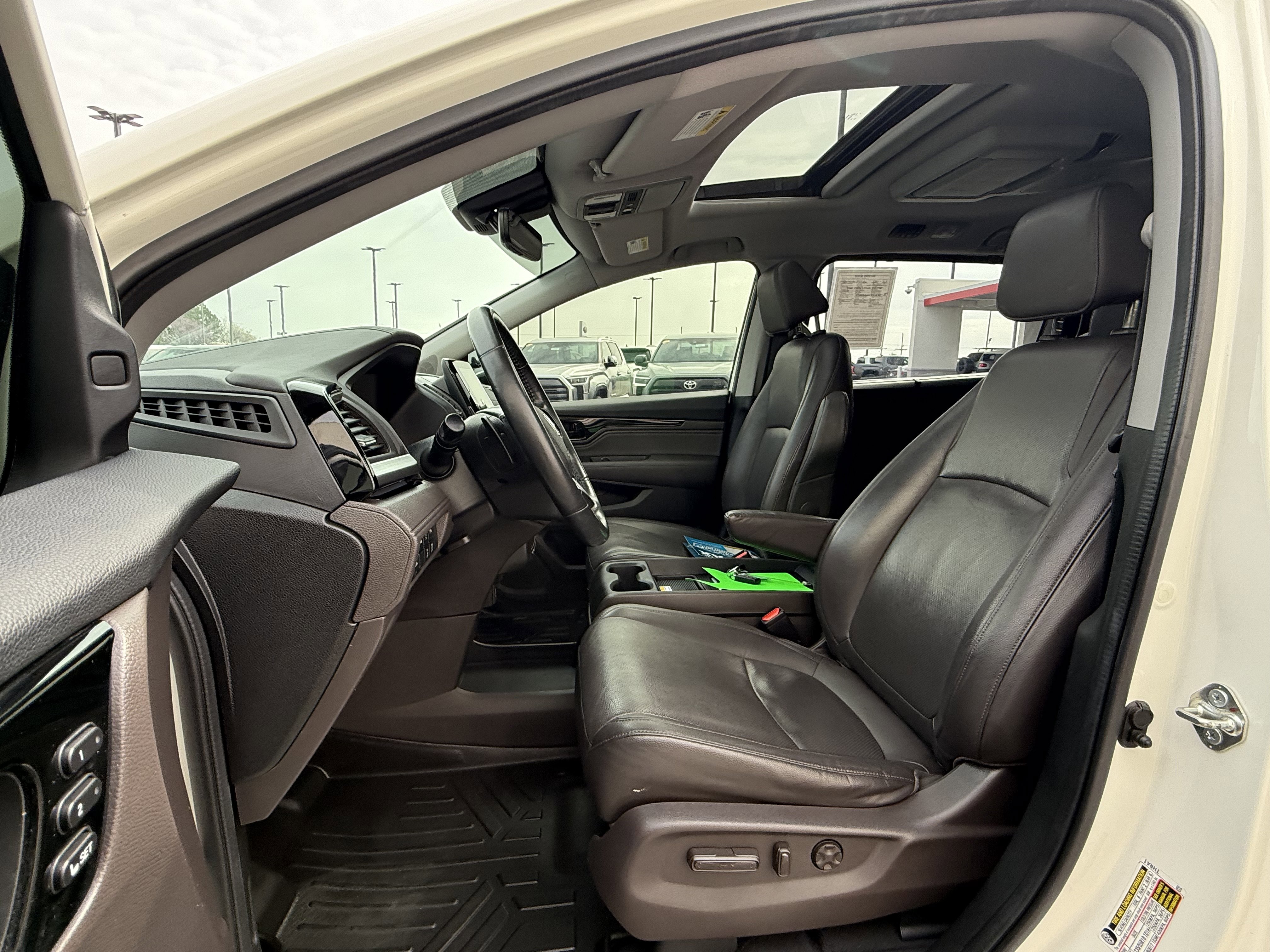 Used 2018 Honda Odyssey Elite image 11