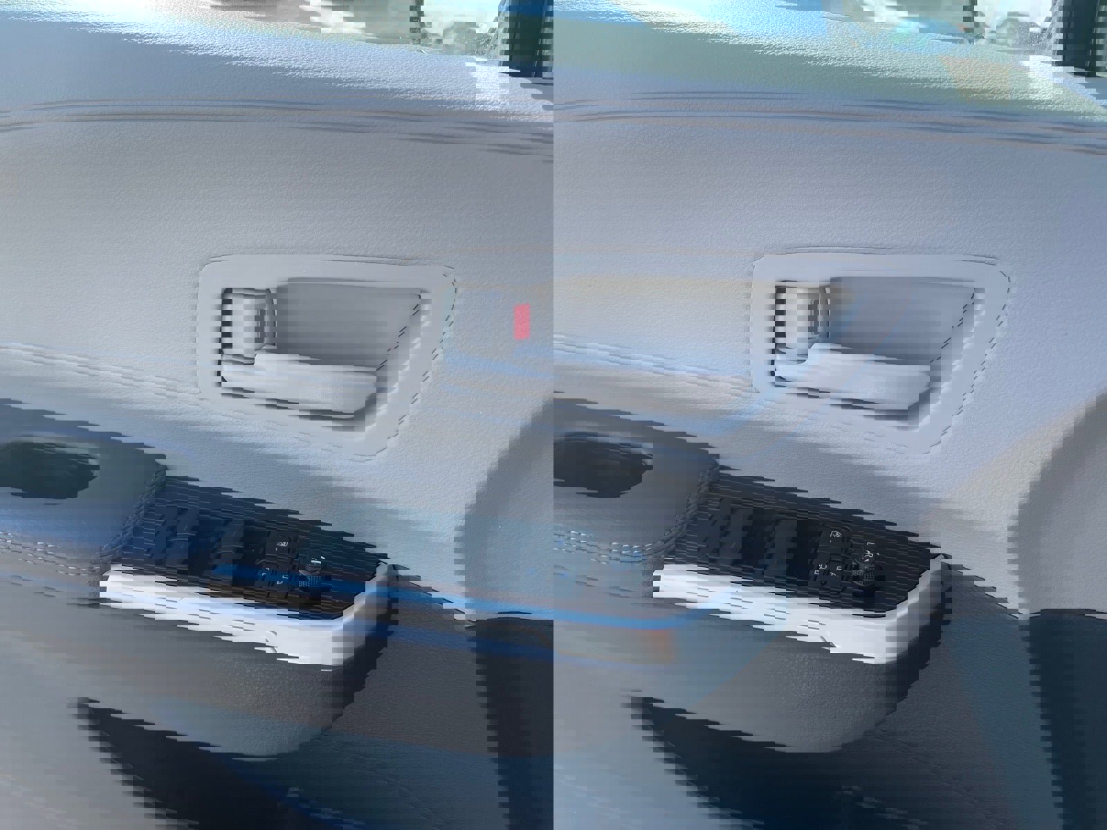 Used 2024 Toyota Sienna LE image 17