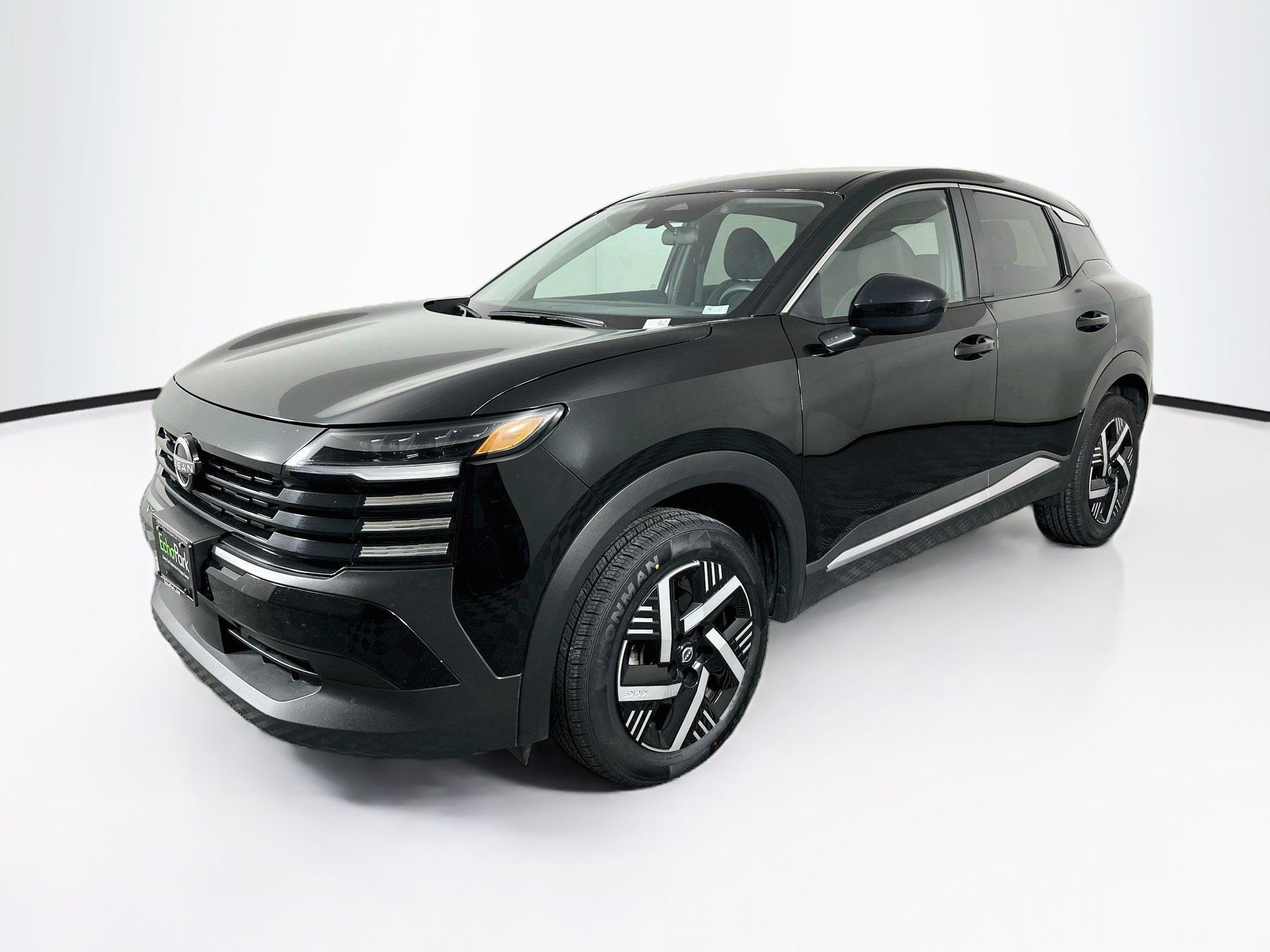 Used 2025 Nissan Kicks SV FWD image 3