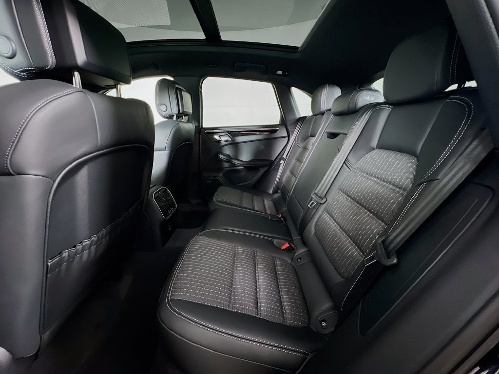 Certified 2026 Porsche Macan Turbo AWD/4WD image 24