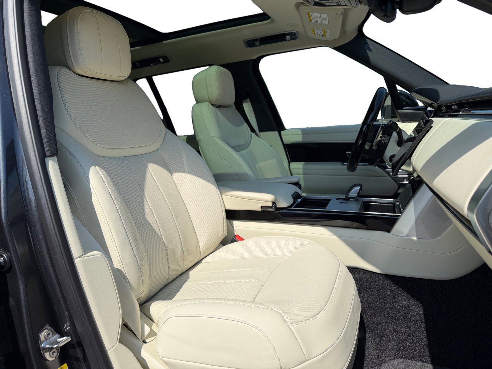 New 2025 Land Rover Range Rover SE image 22