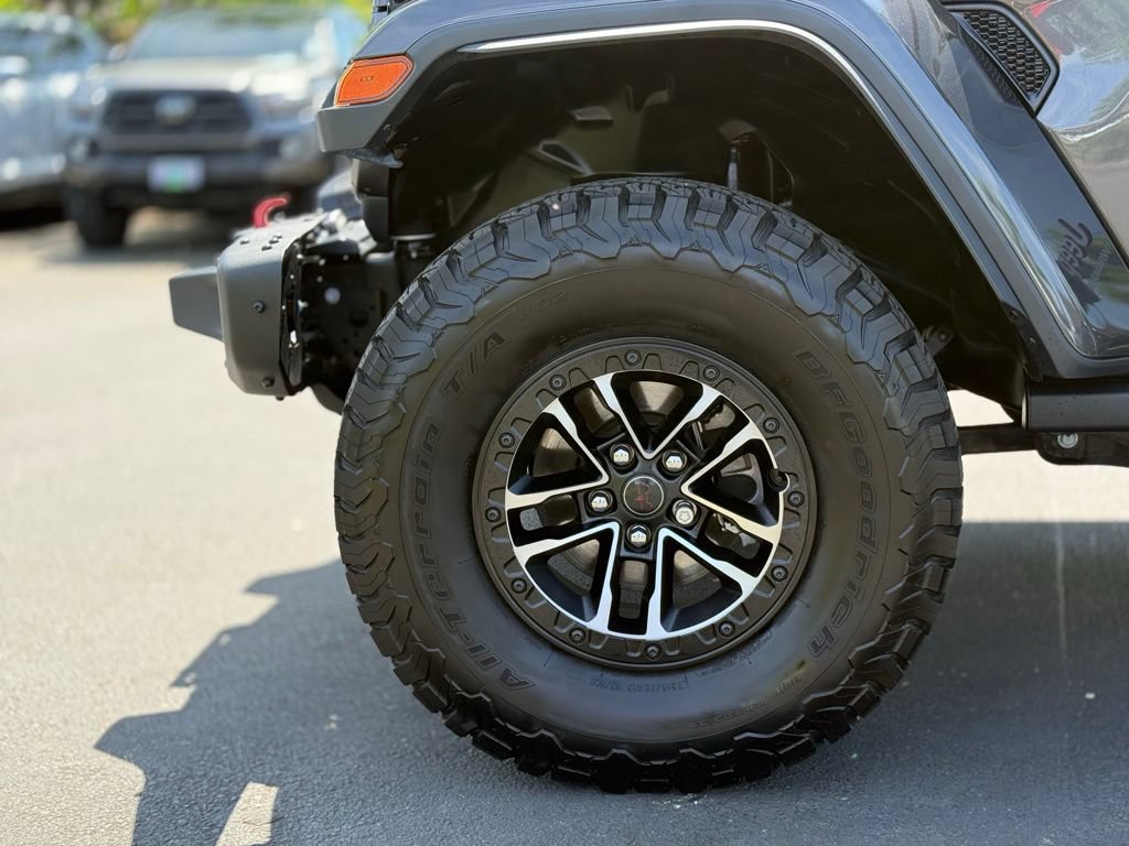 Used 2025 Jeep Wrangler Unlimited Rubicon AWD/4WD image 9