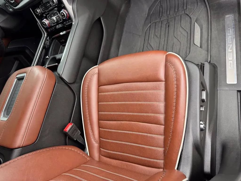 Used 2024 GMC Yukon Denali Ultimate AWD/4WD image 15