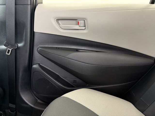 Used 2025 Toyota Corolla LE image 33