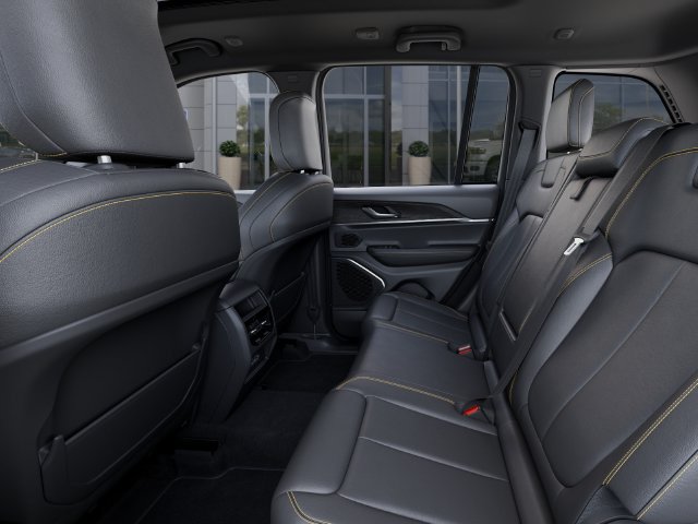 Used 2026 Jeep Grand Cherokee Limited AWD/4WD image 23