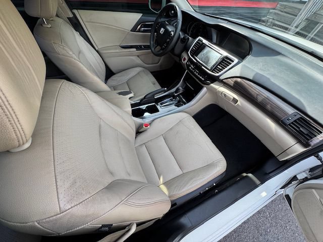 Used 2017 Honda Accord Touring image 17