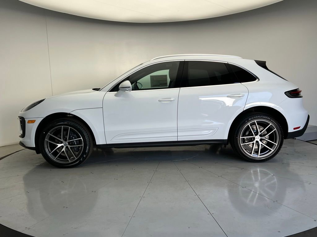Used 2026 Porsche Macan AWD/4WD image 2