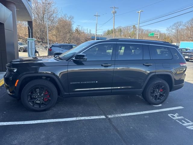 Used 2022 Jeep Grand Cherokee L Limited w/ Luxury Tech Group II AWD/4WD image 3