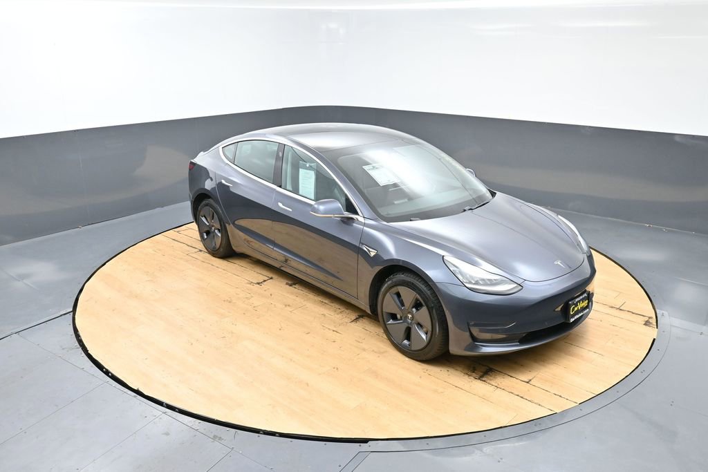 Used 2019 Tesla Model 3 Standard Range image 2