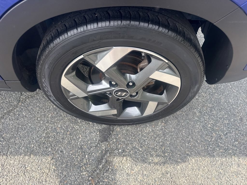 Used 2022 Hyundai Venue Limited FWD image 12