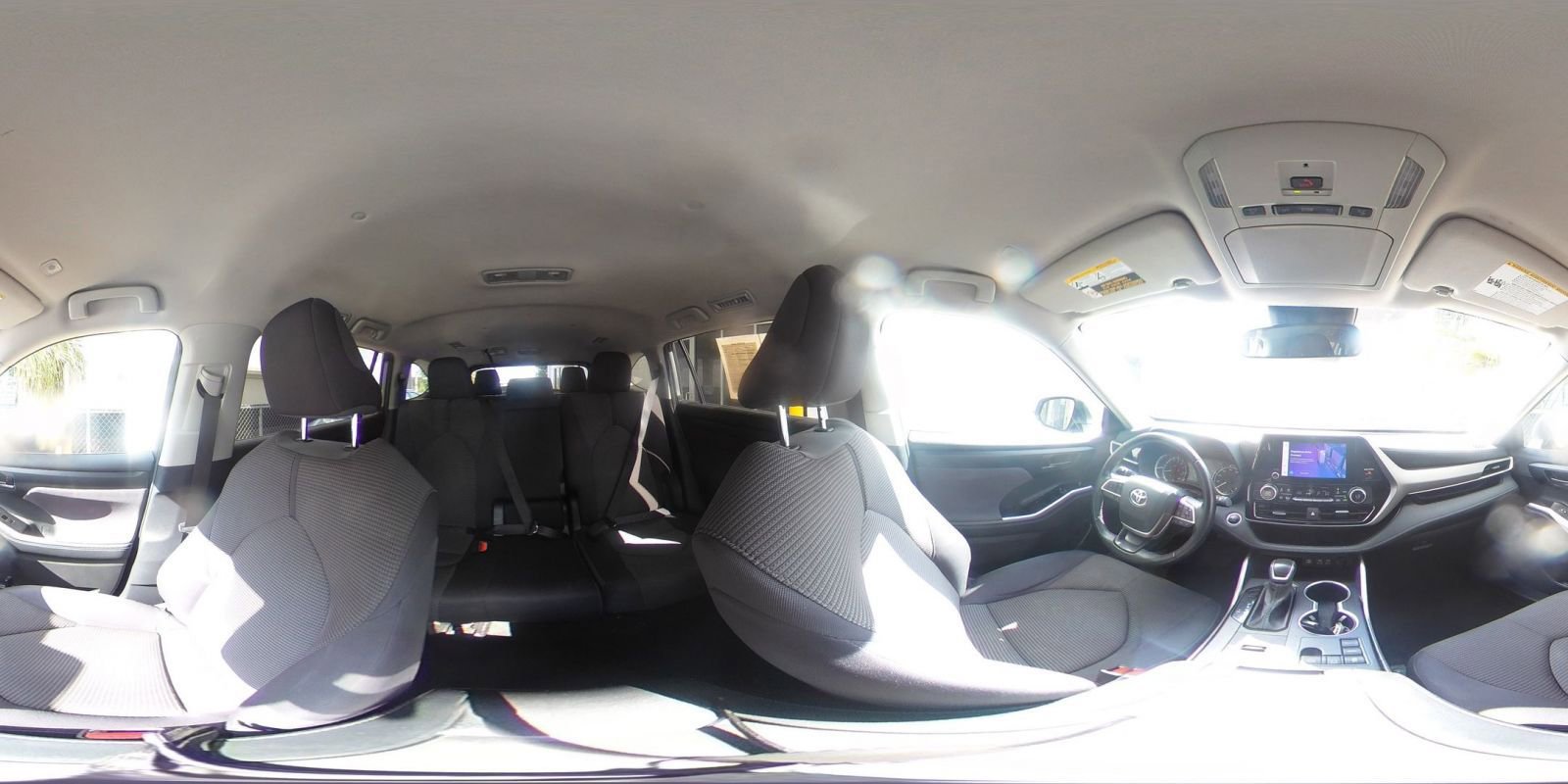 Used 2025 Toyota Highlander LE FWD image 44