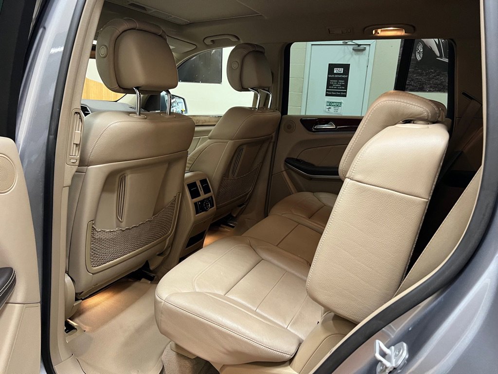 Used 2015 Mercedes-Benz GL 550 4MATIC image 30
