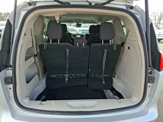Used 2023 Chrysler Voyager LX image 30