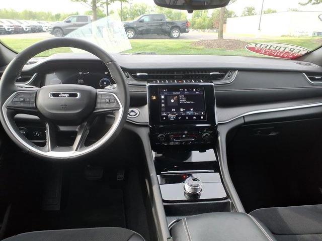 Certified 2024 Jeep Grand Cherokee Altitude AWD/4WD image 11