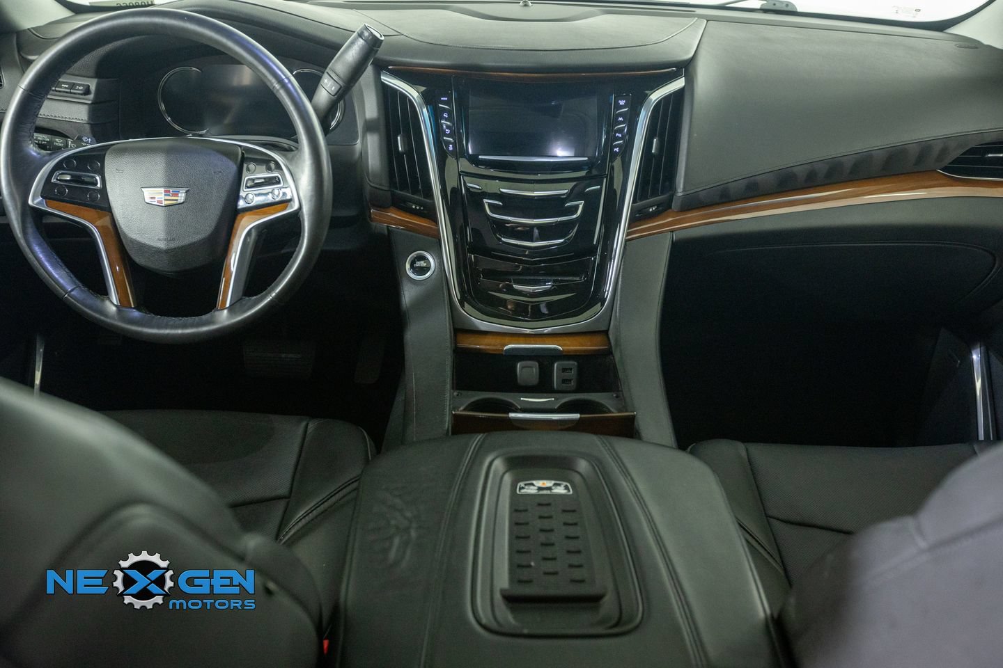 Used 2017 Cadillac Escalade Luxury AWD/4WD image 33