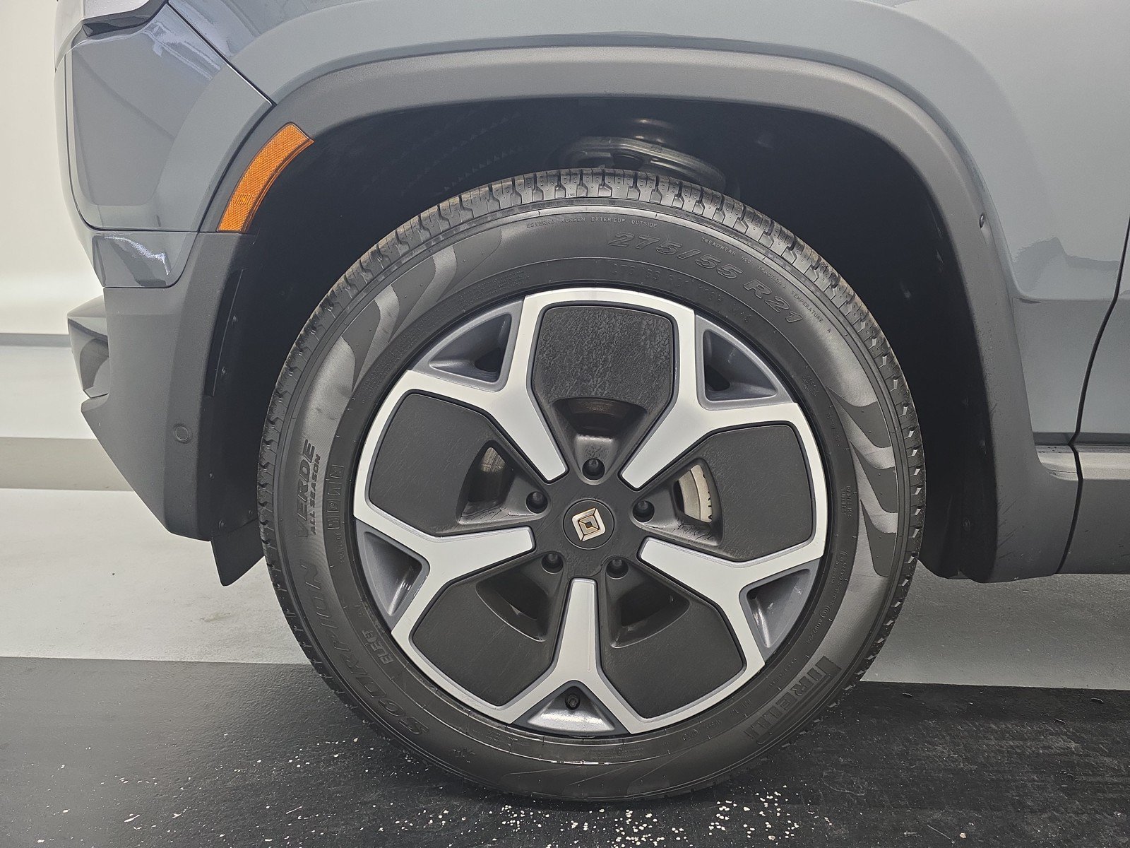 Used 2024 Rivian R1S Adventure AWD/4WD image 9