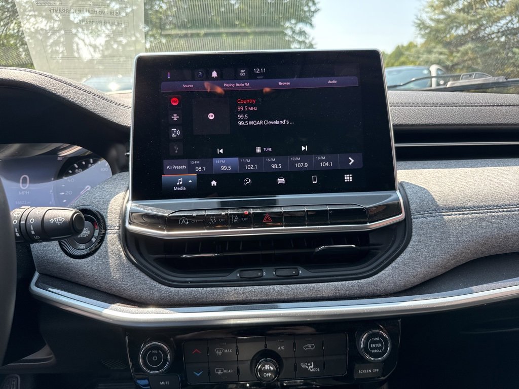 Used 2022 Jeep Compass Latitude image 36