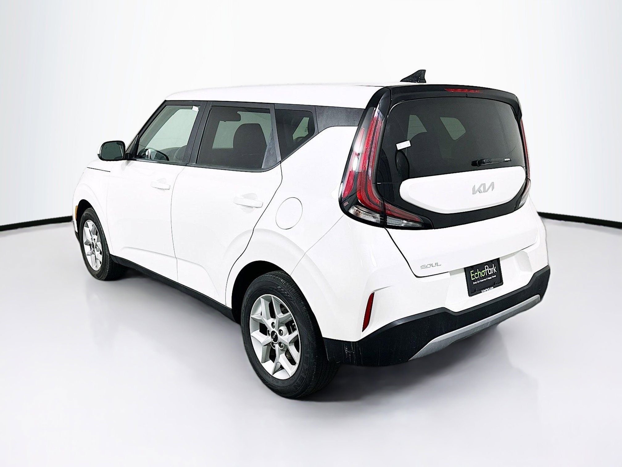 Used 2025 Kia Soul LX w/ LX Technology Package FWD image 5