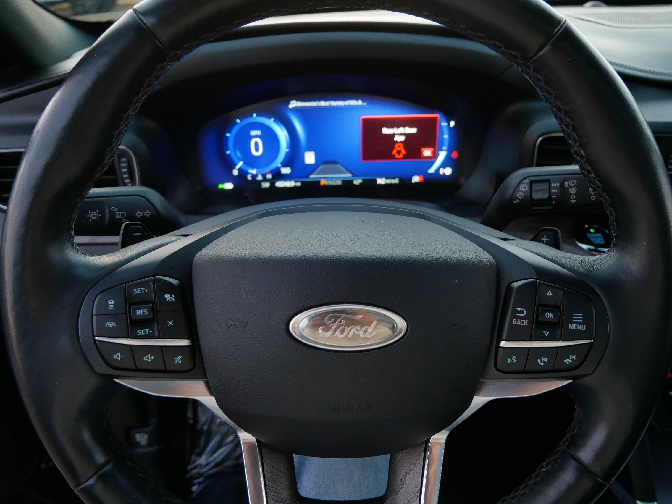 Certified 2020 Ford Explorer Platinum w/ Premium Technology Package image 25