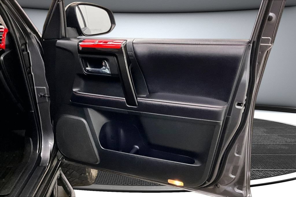 Used 2018 Toyota 4Runner TRD Off-Road AWD/4WD image 28