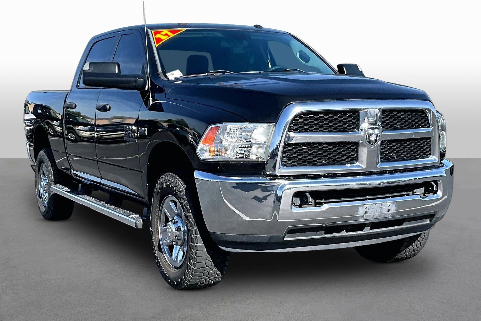 Used 2017 RAM 2500 Tradesman w/ Chrome Appearance Group AWD/4WD image 4