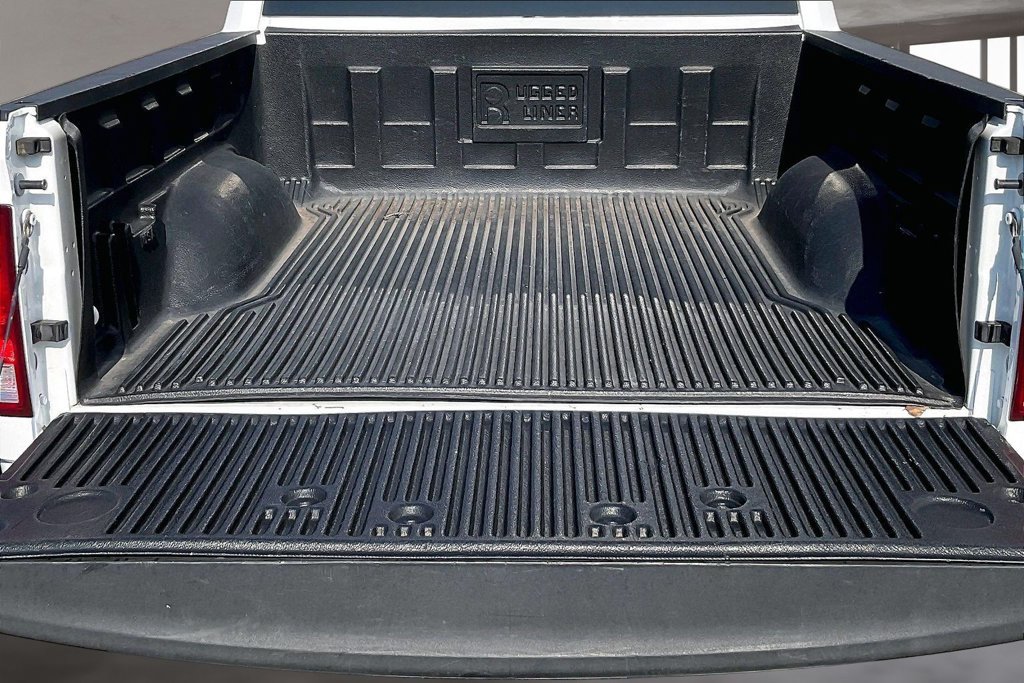 Used 2022 RAM 1500 Classic SLT AWD/4WD image 7