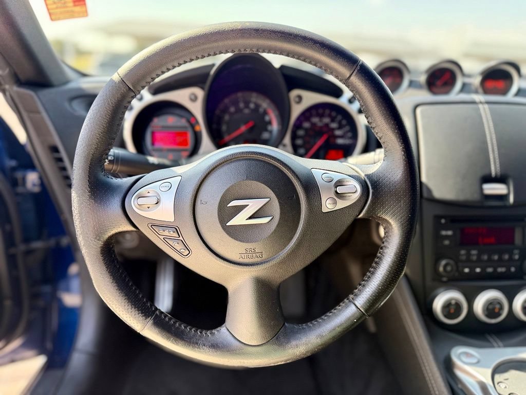 Used 2017 Nissan 370Z Coupe RWD image 9