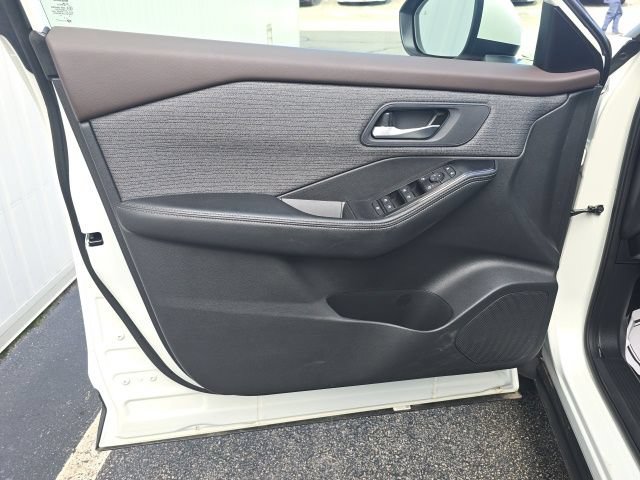 Used 2023 Nissan Rogue SV AWD/4WD image 17