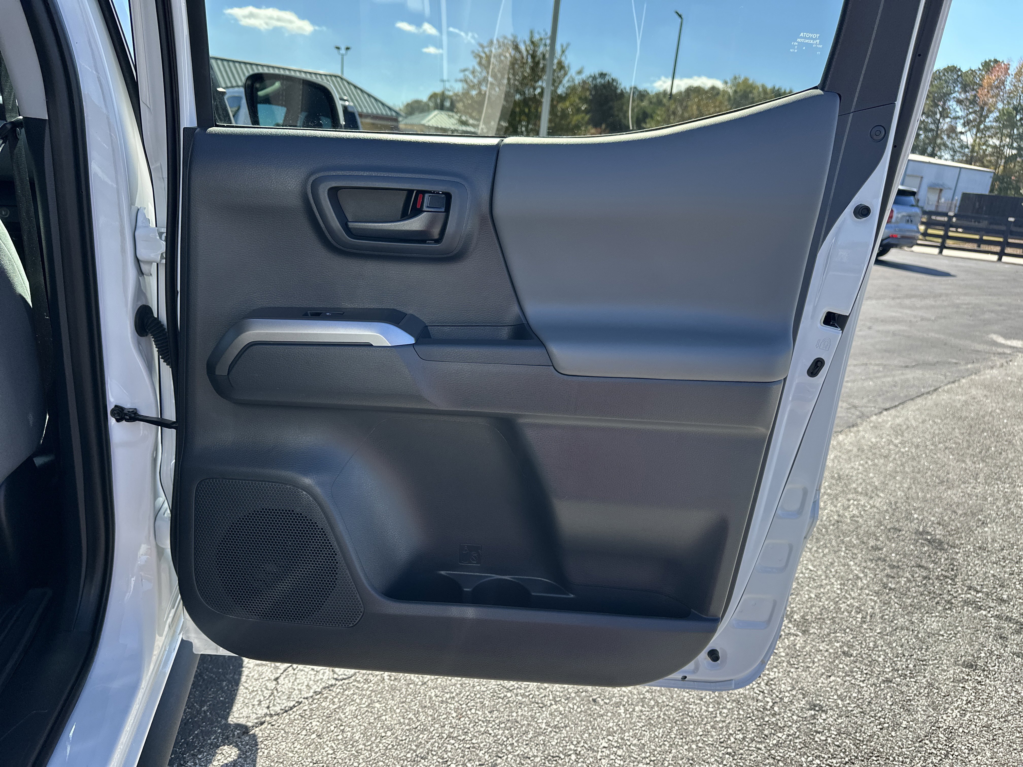 Used 2023 Toyota Tacoma TRD Off-Road image 17