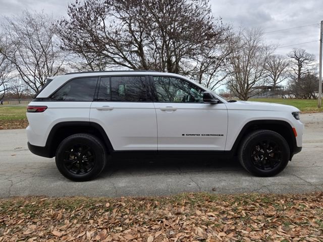 Used 2025 Jeep Grand Cherokee Altitude image 8
