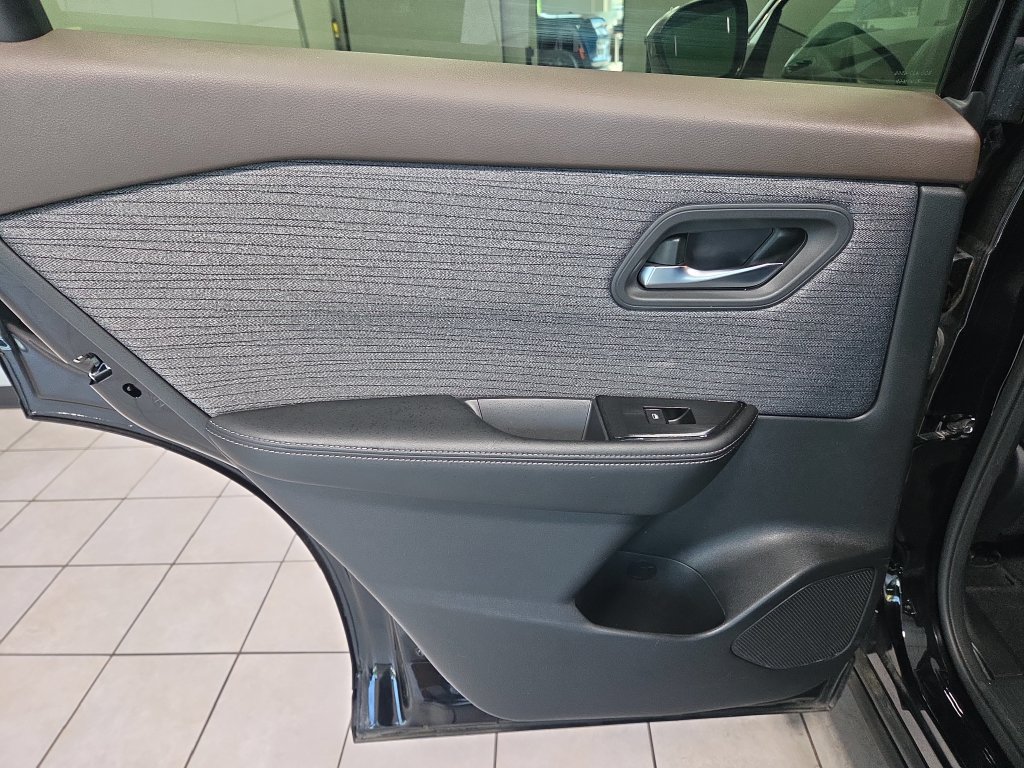 Used 2023 Nissan Rogue SV AWD/4WD image 26