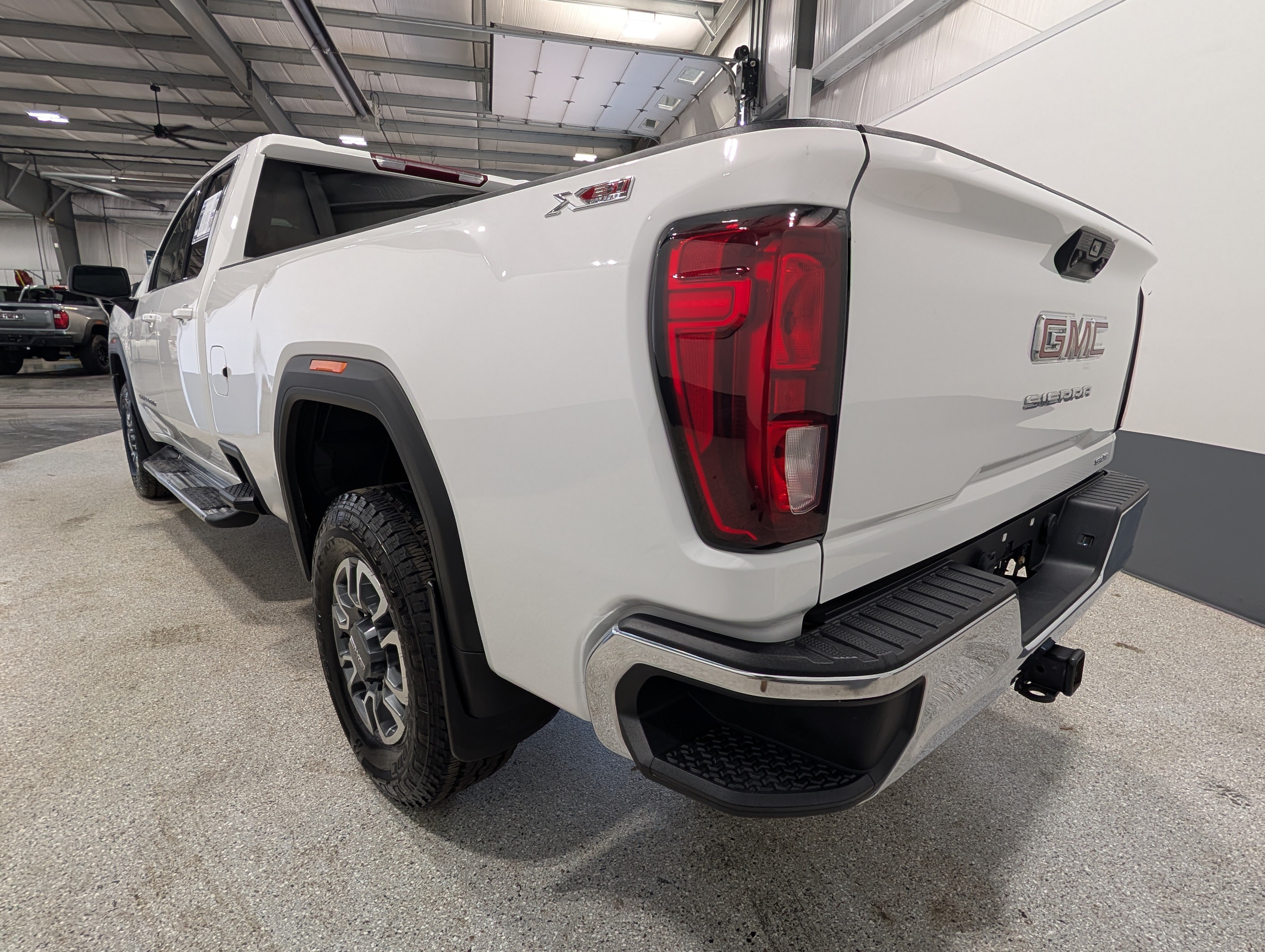 Used 2024 GMC Sierra 2500 SLE w/ SLE Convenience Package AWD/4WD image 6