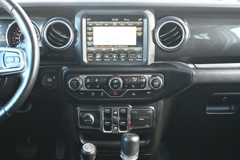 Used 2022 Jeep Wrangler Unlimited Sahara AWD/4WD image 17